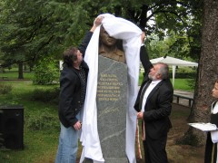 ВИП ГОСТИ ОТКРИХА ПАМЕТНИК НА ВИСОЦКИ ВЪВ ВЪРШЕЦ