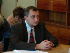 КАТЕГОРИЧНО ПОДКРЕПЯМ ВЕСЕЛИНОВ