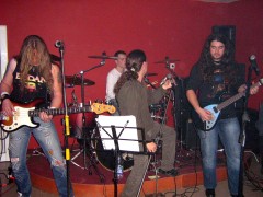 ТОТАЛНО ШОУ. ERIDAN ИЗКЪРТИ ПУБЛИКАТА НА БАСЕЙНА.