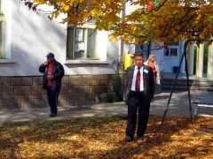 В БОРОВЦИ АГИТИРА ЦВЕТКОВ, КОТЕНОВЦИ ДРЕМЕ...