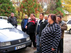 БИЯТ БЕЗ ПРИЧИНА ПОДДРЪЖНИЦИ НА ВЕСЕЛИНОВ